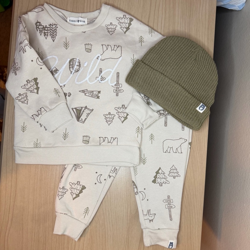 NWOT Rabbit Bear Baby Unisex 9-12M 4-Piece Sweats/Socks/Hat Camping Theme Wild